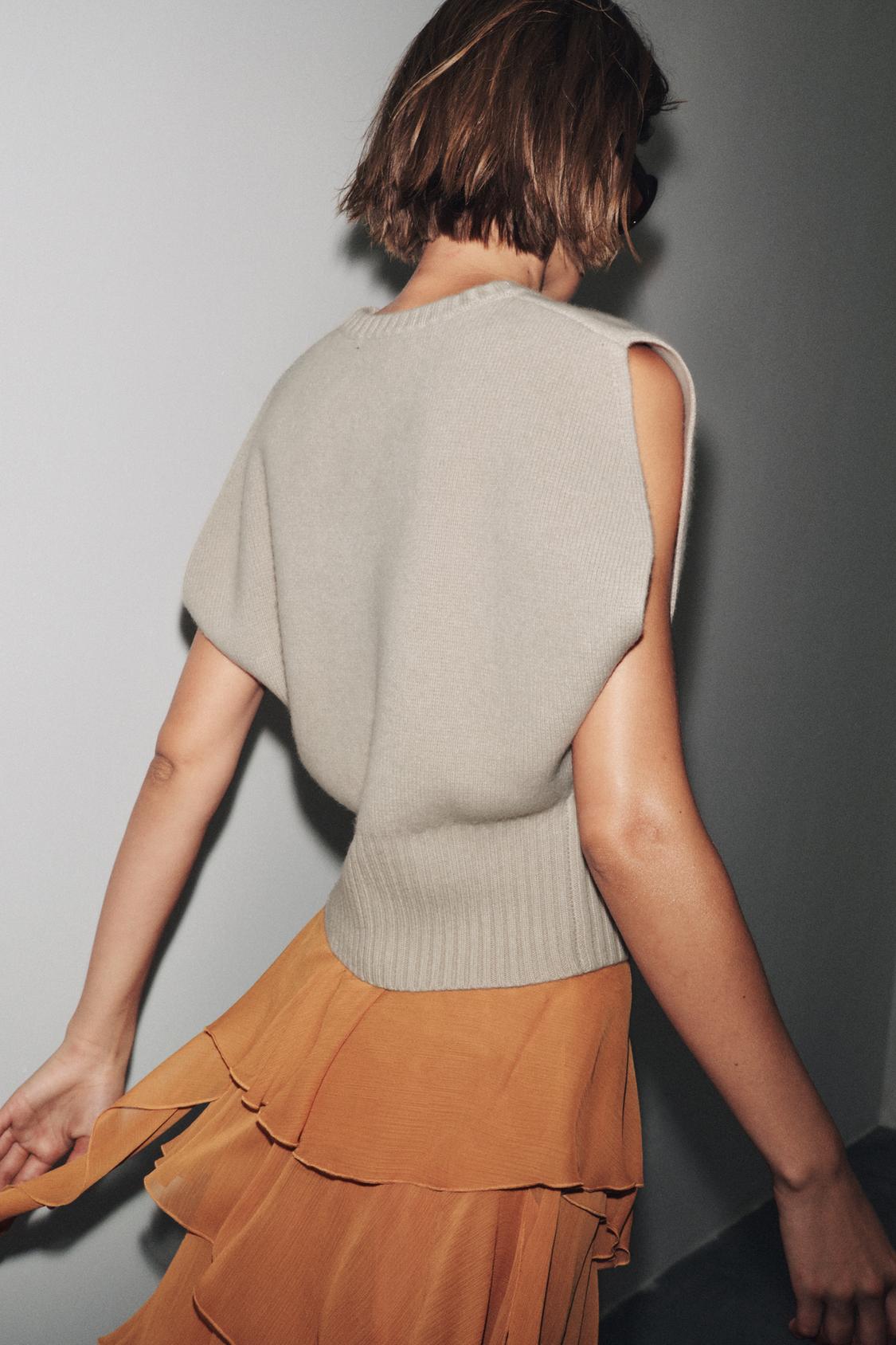 SLEEVELESS KNIT TOP BEIGE